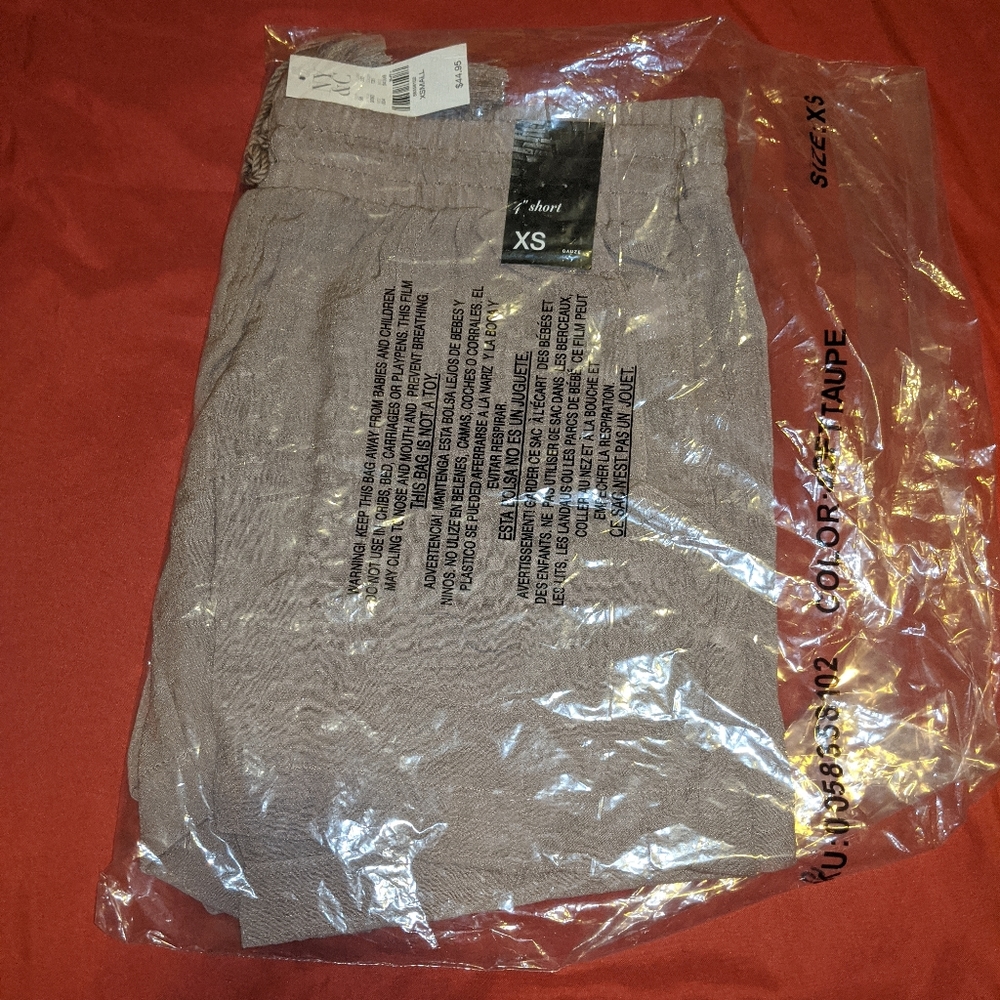 New York & Company Gauze 4 inch Short-Soho Street - Picture 2 of 3